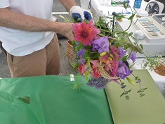 making bouquets at the farmers' market